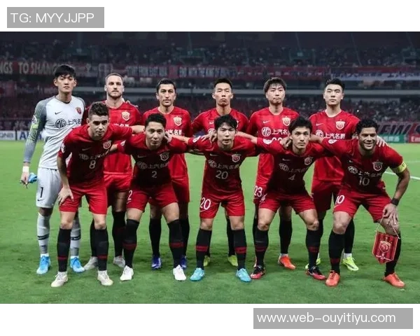 莱万因伤缺席至少四周球迷期待他早日回归赛场 莱万因伤缺席至少四周球迷期待他早日回归赛场