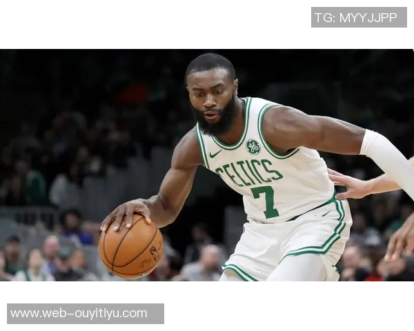 杰伦布朗首节狂砍16分全场19中13砍下32分引领球队胜利 杰伦布朗首节狂砍16分全场19中13砍下32分引领球队胜利