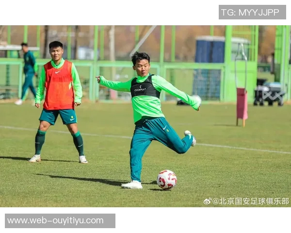 池忠国荣膺国安出战200场纪念李明亲自颁发特别球衣致敬球员贡献