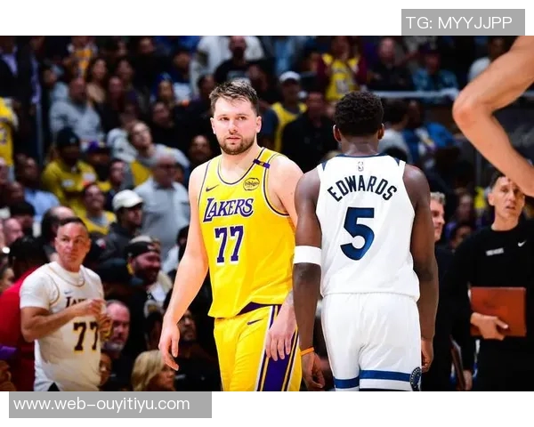 FIBA转发山寨球星合照引发热议大声喊出詹姆斯东契奇库里的名字