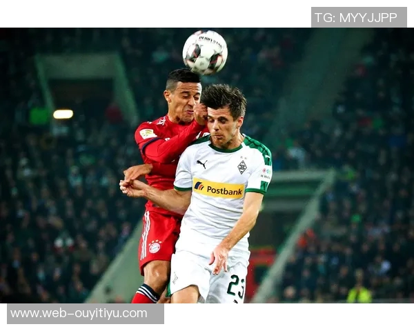 拜仁发布客战门兴海报乌尔比希与莱默尔共同亮相展现团队精神