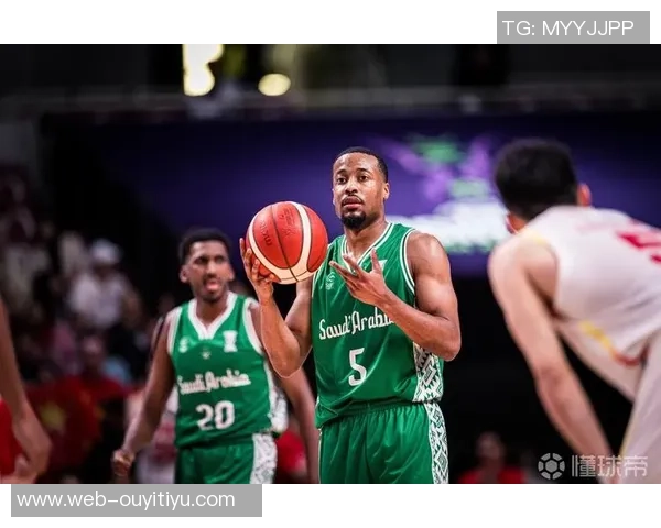 三球半场高效表现砍下23分7篮板4助攻首节独揽15分助力球队奋战