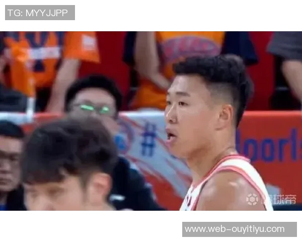 三球半场高效表现砍下23分7篮板4助攻首节独揽15分助力球队奋战