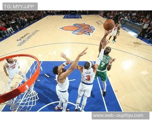 杰伦布朗半场火力全开15投10中狂砍24分3篮板3助攻展现超强实力