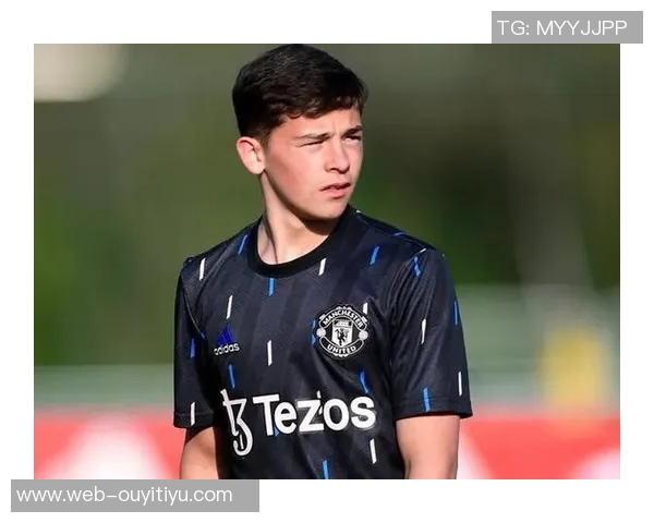 小将谢伊莱西随曼联一线队训练全力备战埃弗顿挑战赛